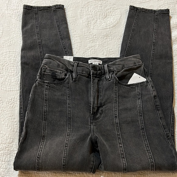 Good American denim. NWT Size 6/28. - Picture 3 of 14